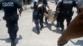 Los polic&iacute;as municipales lograron rescatar a los maleantes