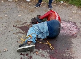 El sujeto qued&oacute; ba&ntilde;ado en sangre 