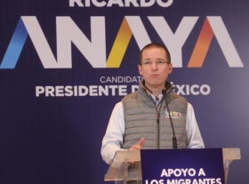 Candidato de la coalición Por México al Frente.