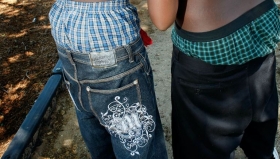 Los conocidos como 'saggy pants'.