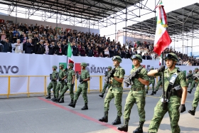 Se presentaron 13 carros alegóricos creados por alumnos y reconocidos artistas poblanos