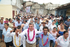 Tony Gali se compromete en Huehuetla, se rehabilitará la Interserrana