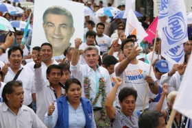 Tony Gali garantizó abasto de agua para Ajalpan