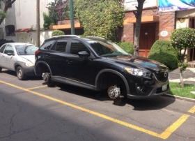 Cae ladrón de autopartes