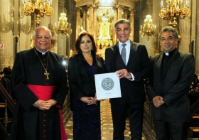 Recopila los orígenes de la Basílica y resalta la importancia de Puebla en el desarrollo cultural del país.