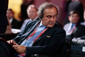 Inhabilitan a Platini