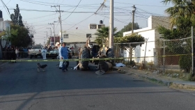 Uno de los cuerpos quedó bajo un tractor 