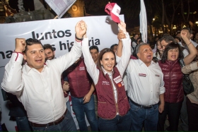 Acto simbólico en el Zócalo de Puebla  