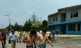 Los sujetos son se&ntilde;alados de intentar robar un cami&oacute;n de Bimbo