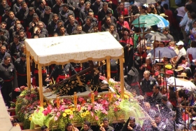 Miles de poblanos asisitieron a diversas procesiones y templos 