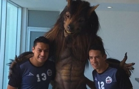 Lobos BUAP presenta a su nueva mascota de terror