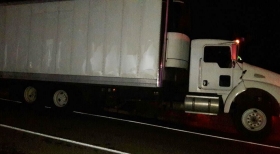 Polic&iacute;as Estatales adscritos al Arco de Seguridad de Huejotzingo fueron alertados del robo de un tractocami&oacute;n Kenworth