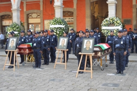 Durante la ceremonia se realizó una guardia de honor en presencia de familiares y autoridades